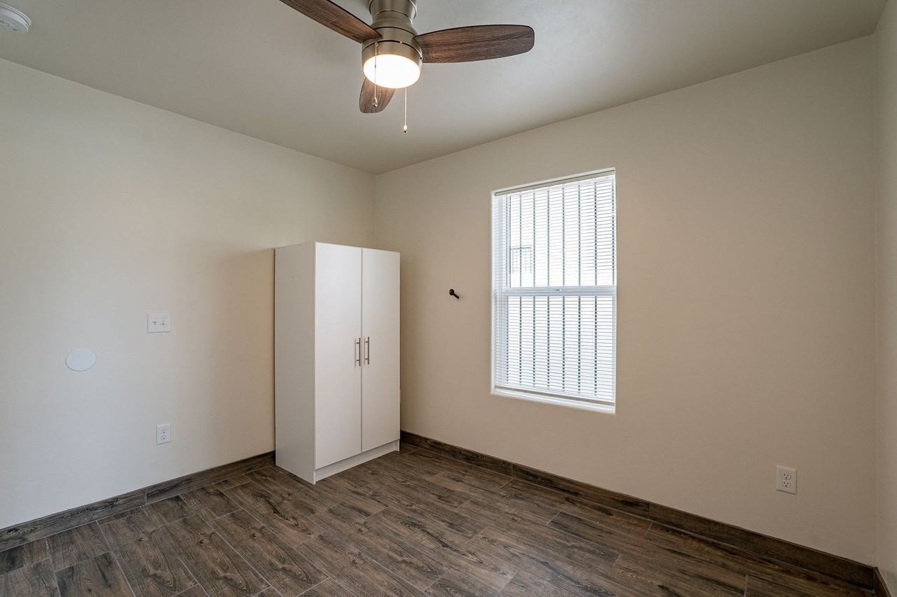 1716 E. 7th St. - Photo 6 of 31