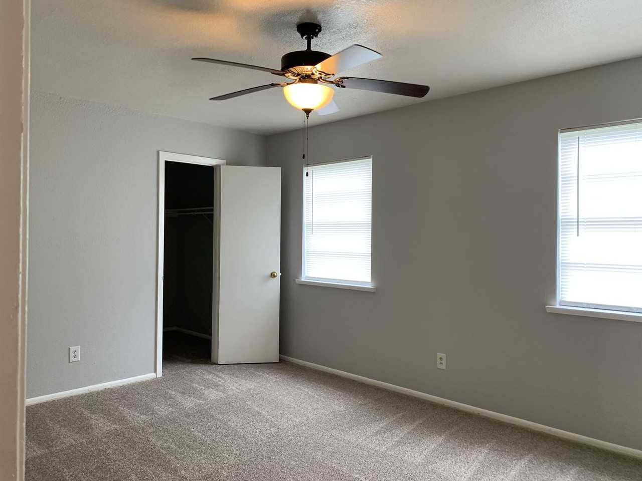 805 Orleans Dr - Photo 3 of 9