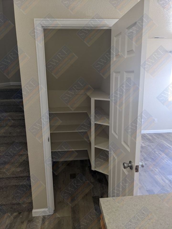 605 Rampart Dr - Photo 3 of 11