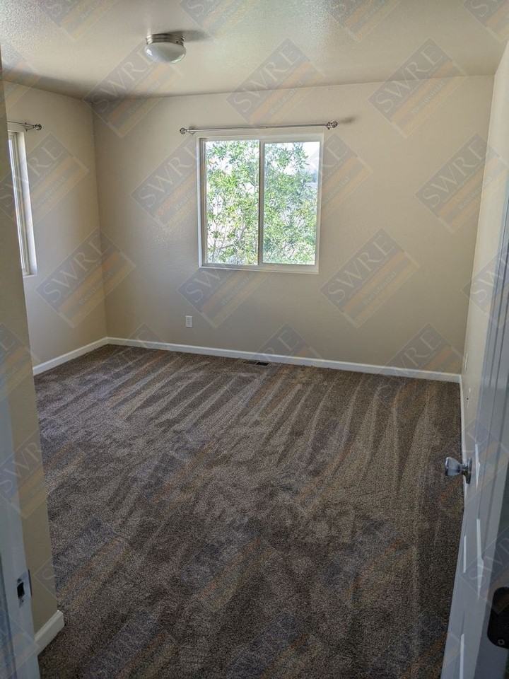 605 Rampart Dr - Photo 4 of 11