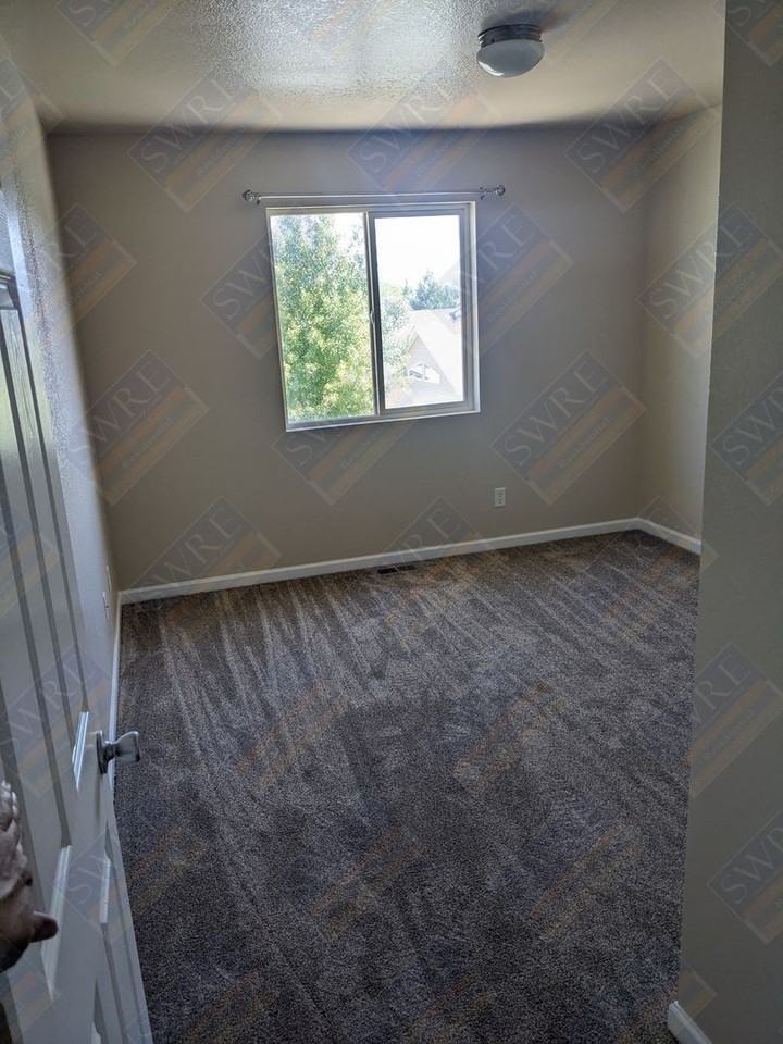 605 Rampart Dr - Photo 5 of 11