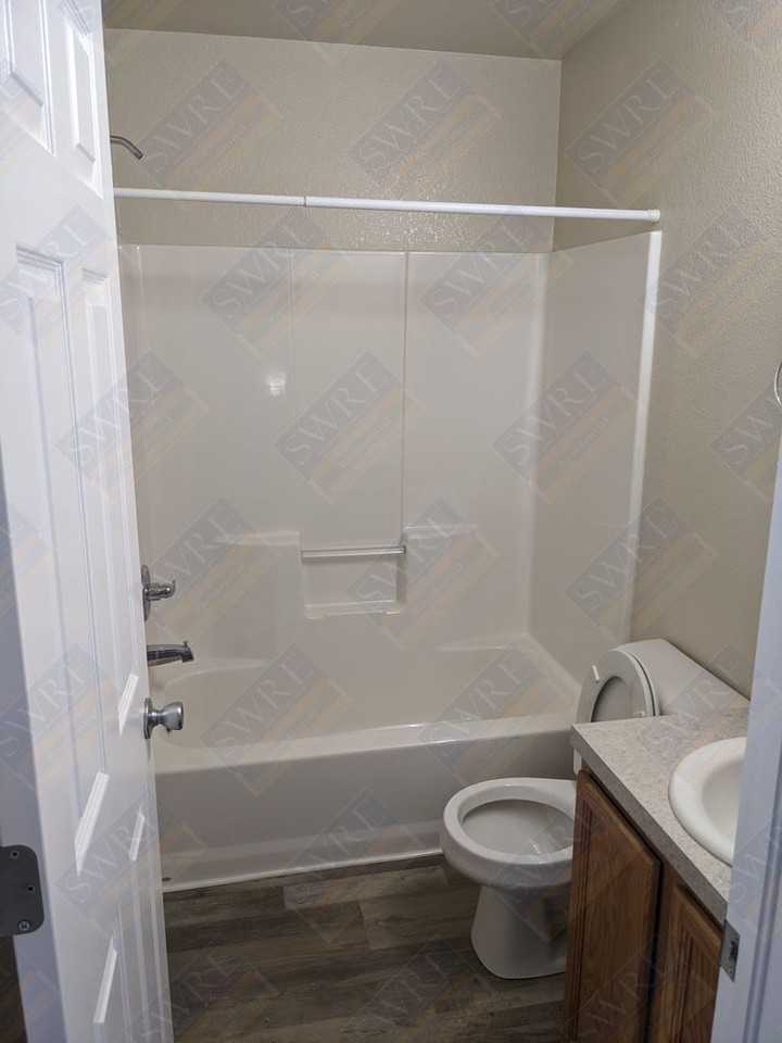 605 Rampart Dr - Photo 6 of 11