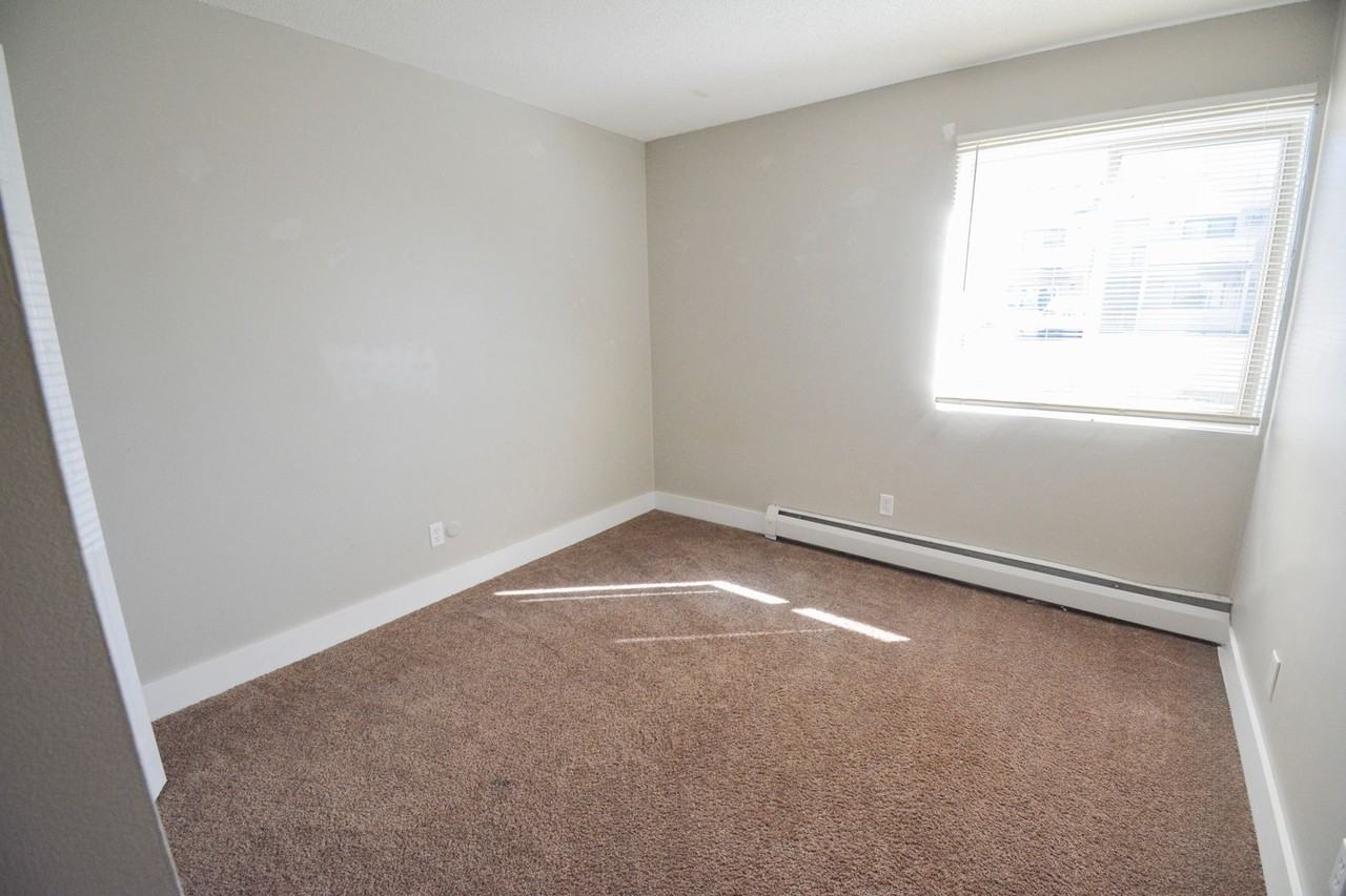 2120 Valleyhigh Dr Nw - Photo 4 of 9