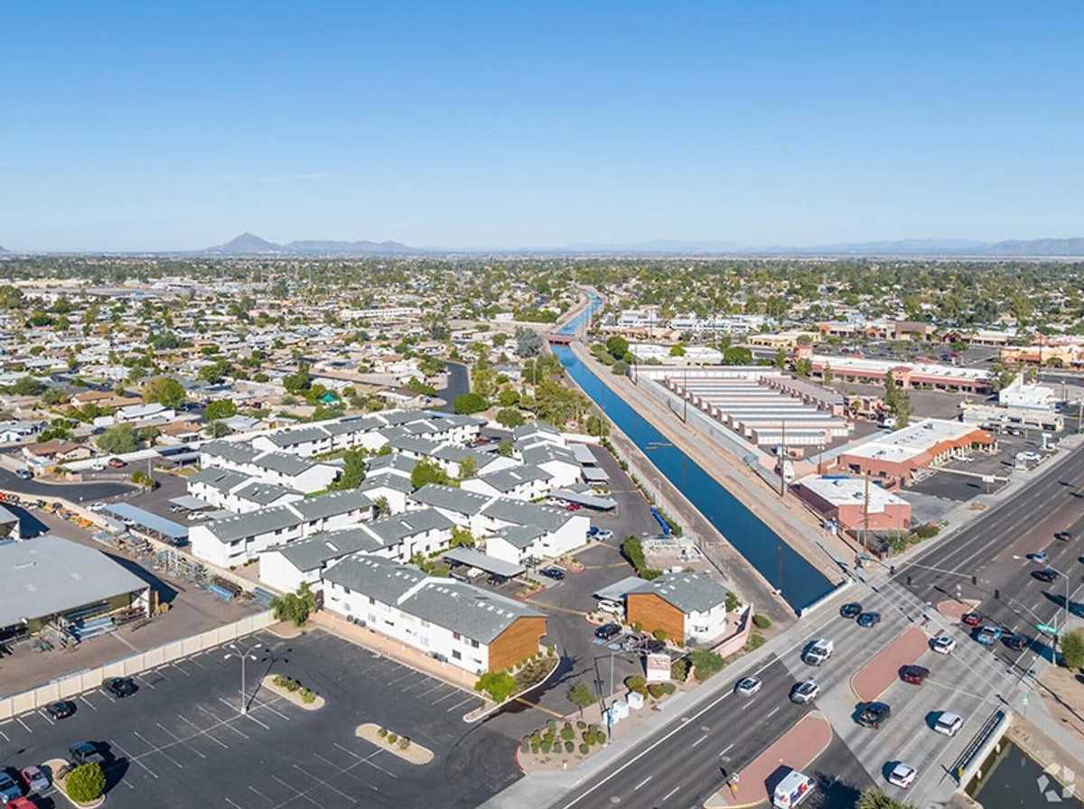 214 N Gilbert Rd - Photo 6 of 19