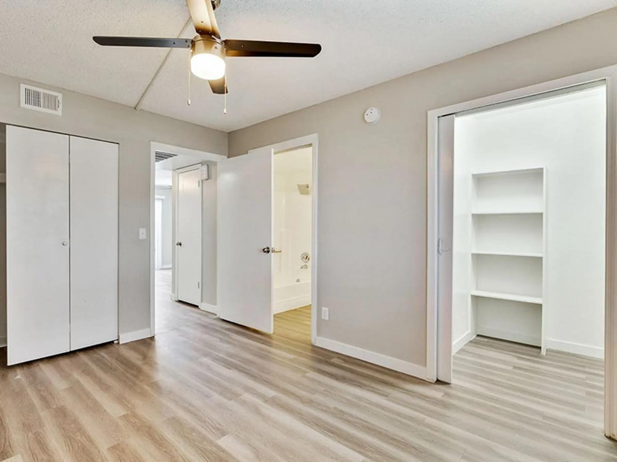 214 N Gilbert Rd - Photo 4 of 19