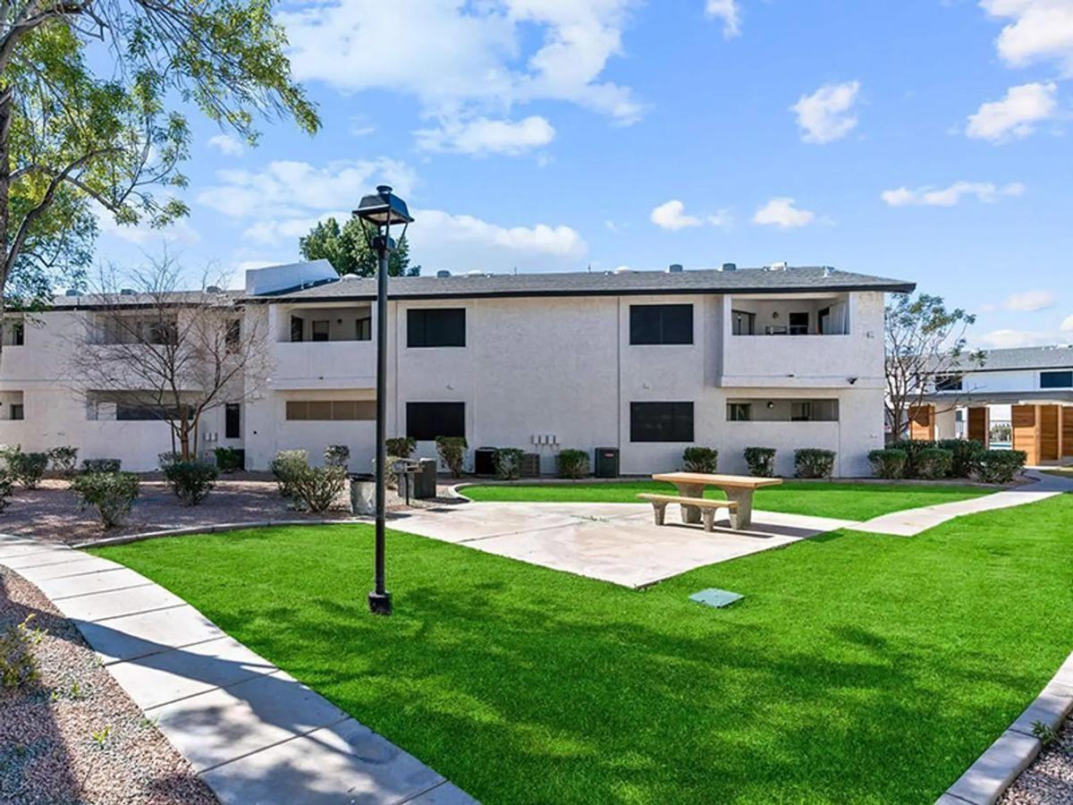 214 N Gilbert Rd - Photo 5 of 19