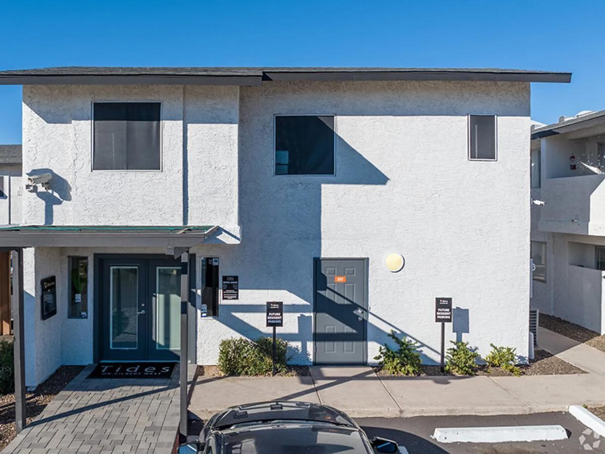 214 N Gilbert Rd - Photo 2 of 19