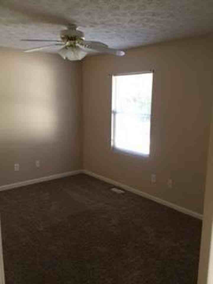 1201 N Woodburn Ave - Photo 4 of 7