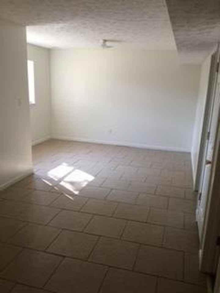 1201 N Woodburn Ave - Photo 5 of 7