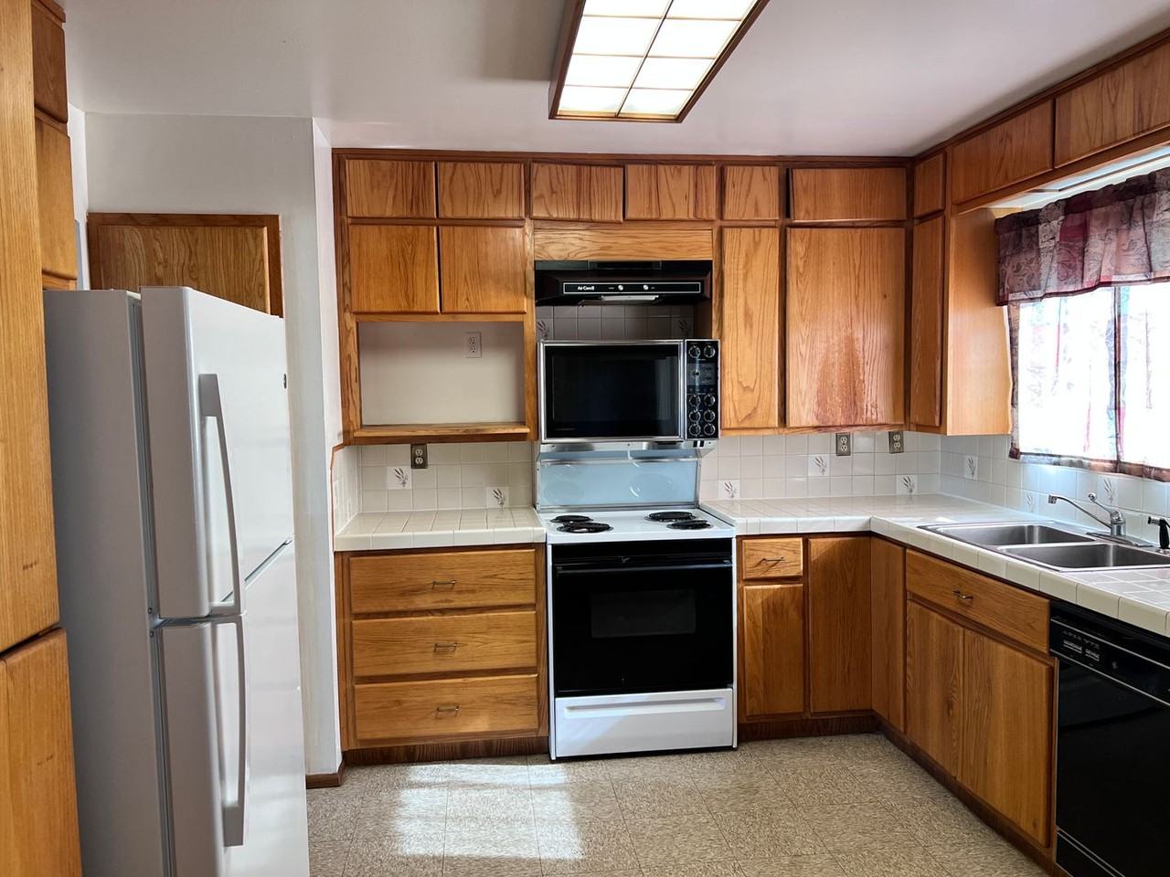 11408 Constitution Avenue Northeast - Photo 4 of 25