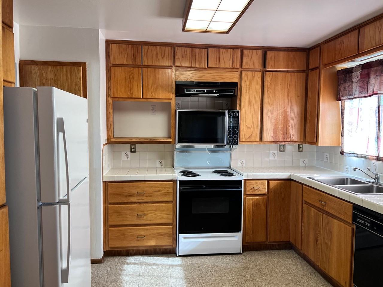 11408 Constitution Avenue Northeast - Photo 6 of 25