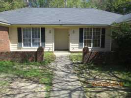 featured image of 3107 Fernridge Dr Apt B #Apt B