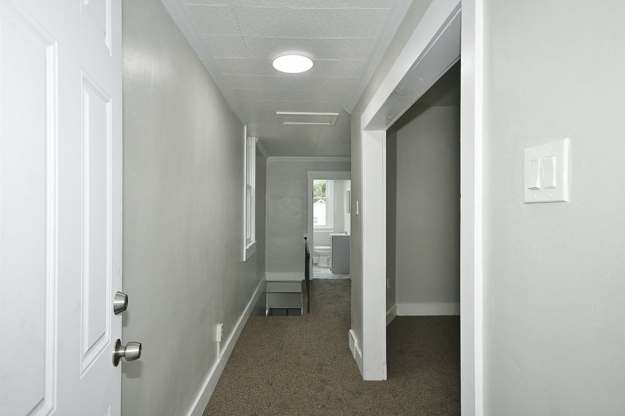 303 N Holland Ave - Photo 4 of 25
