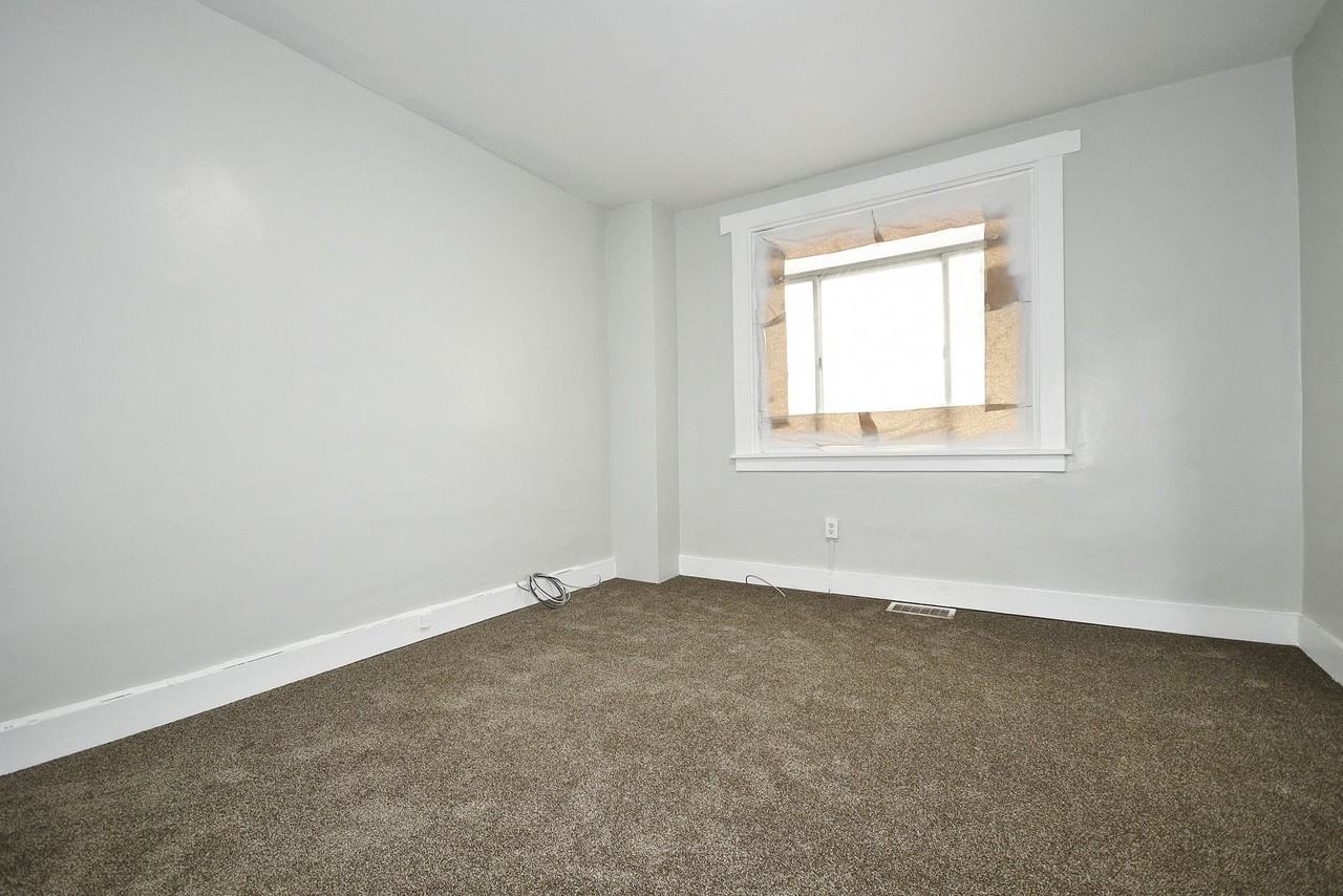303 N Holland Ave - Photo 7 of 25