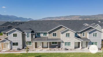 featured image of 989 E Ella Ln