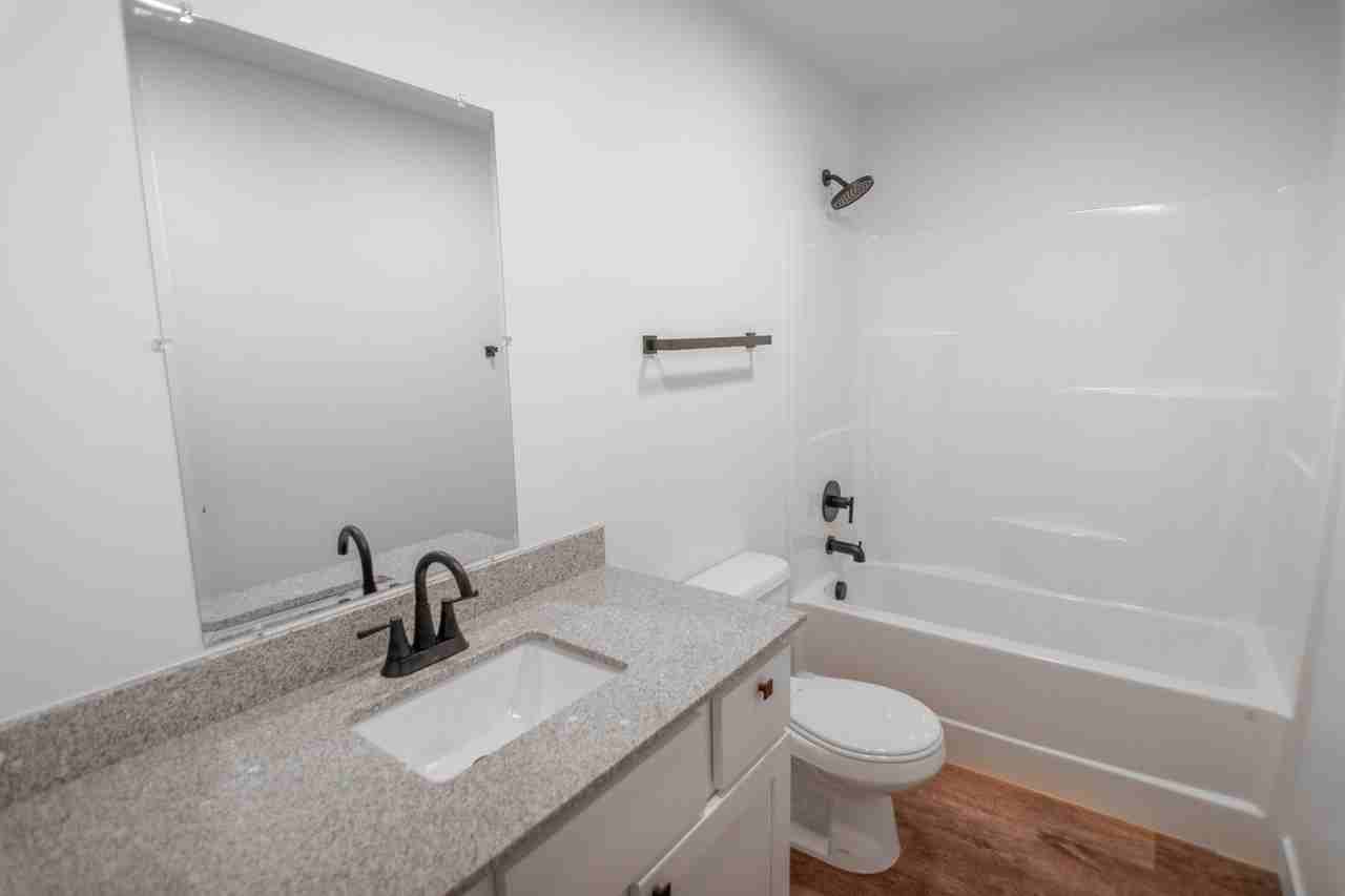 989 E Ella Ln - Photo 6 of 18