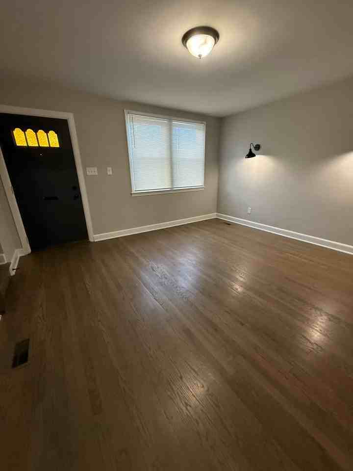 935 E 41st St - Photo 2 of 25