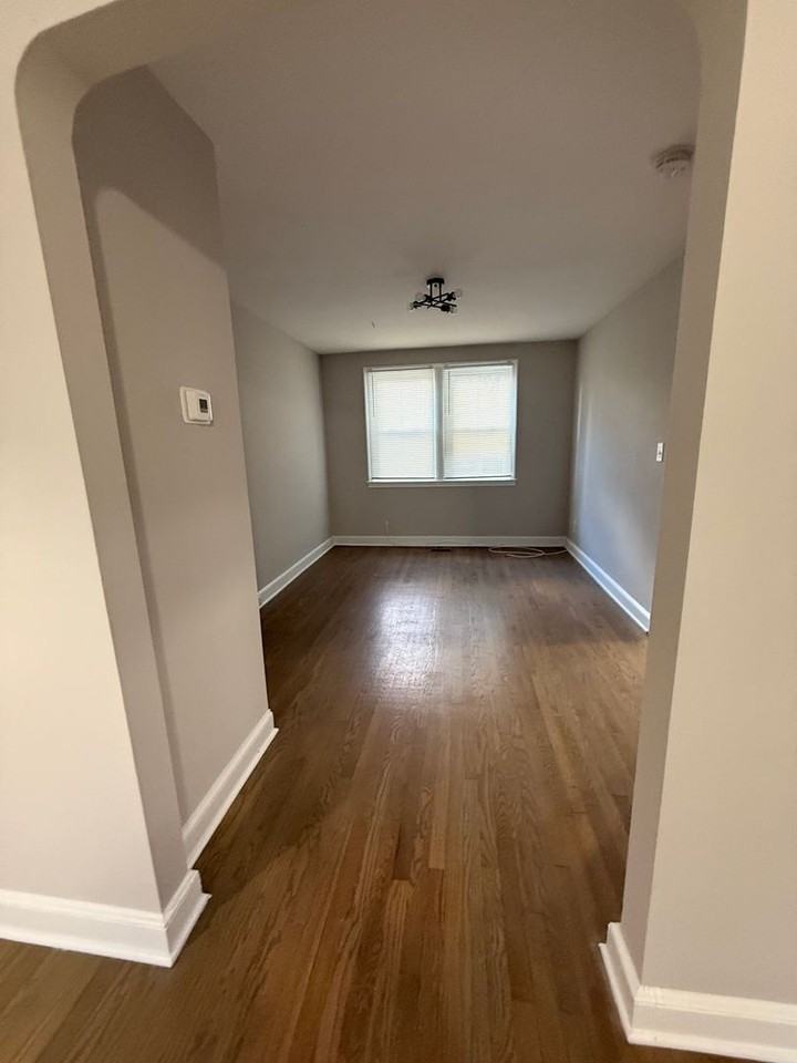 935 E 41st St - Photo 4 of 25