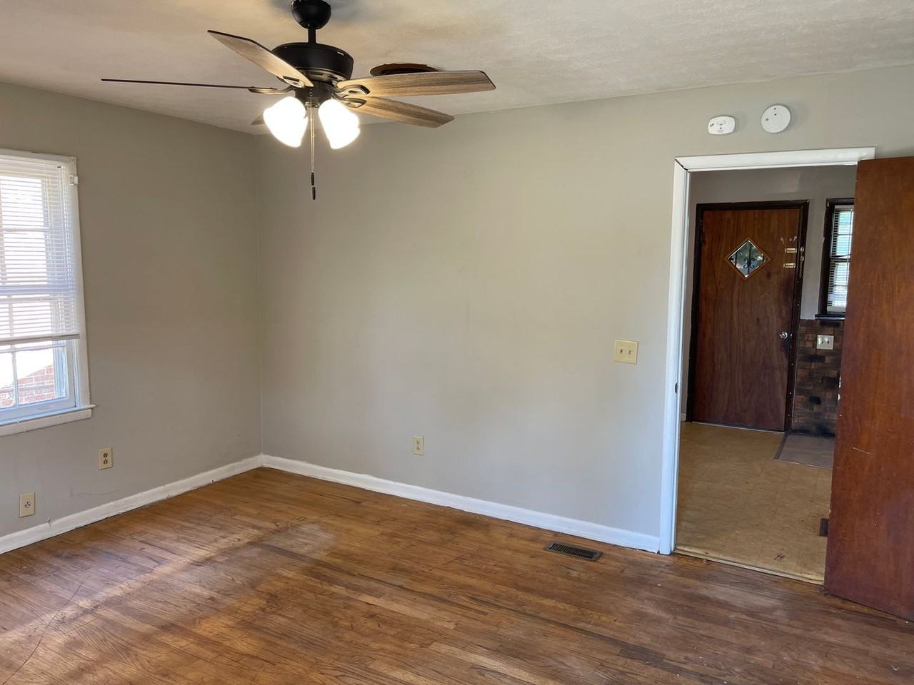 220 Vero Ct - Photo 3 of 10