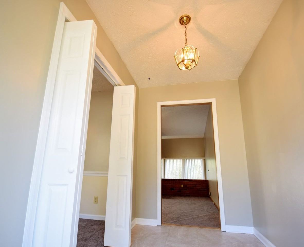 2347 Rolling Hill Rd - Photo 3 of 25