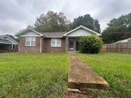 featured image of 617 E College St