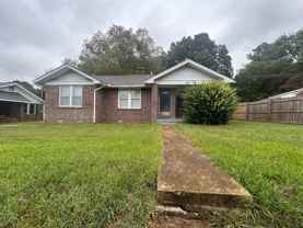 617 E College St - Photo 1 of 1