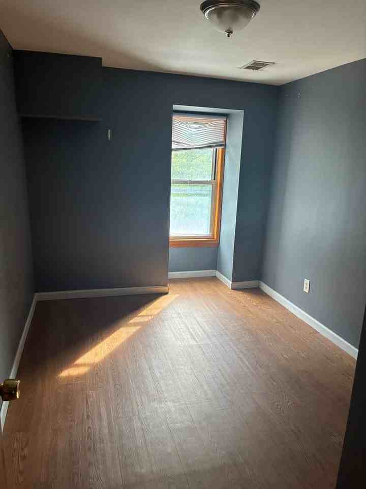 53 Bates St - Photo 3 of 10