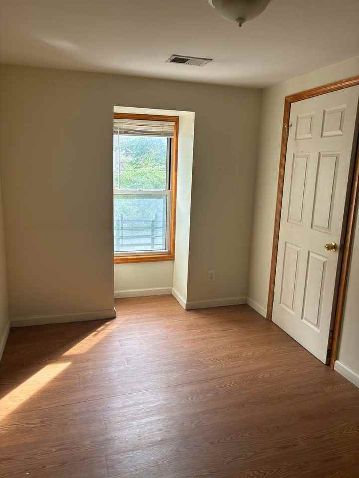 53 Bates St - Photo 6 of 10