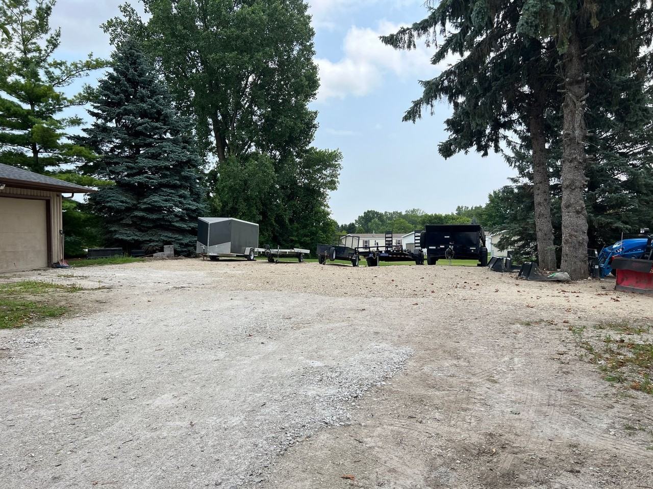 W210N11785 Hilltop Dr - Photo 3 of 27