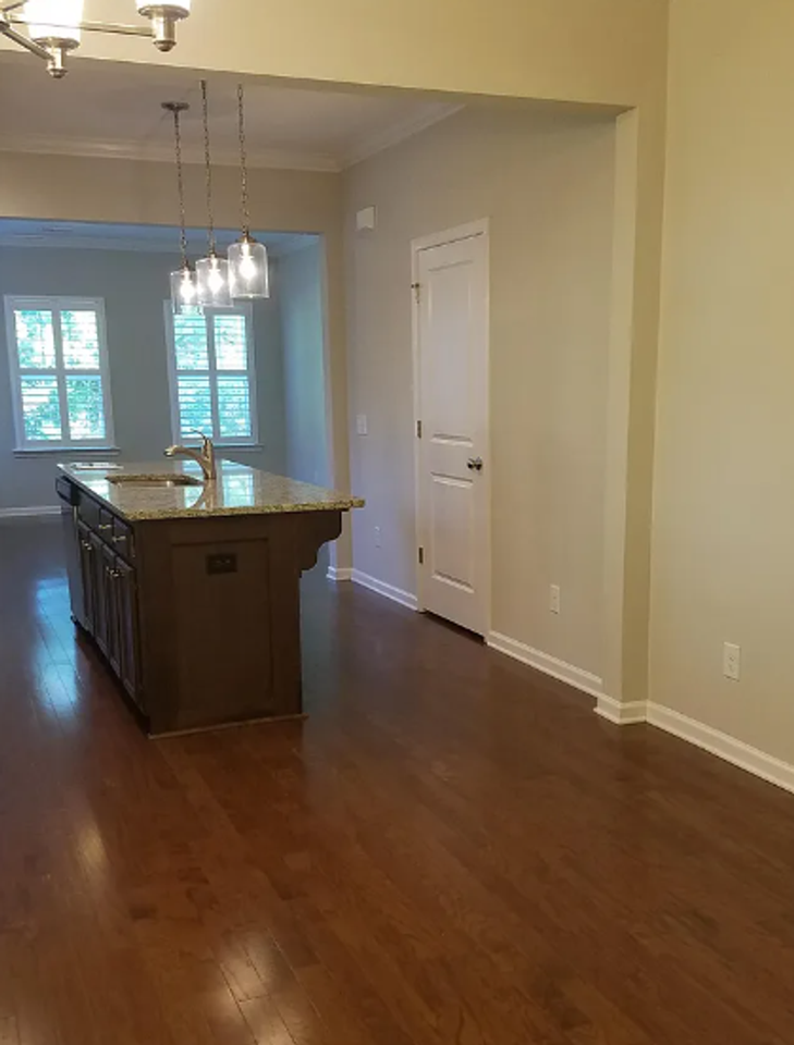 215 Bennett Ln - Photo 3 of 10