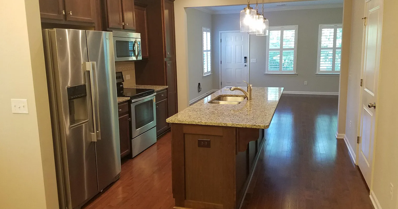 215 Bennett Ln - Photo 4 of 10