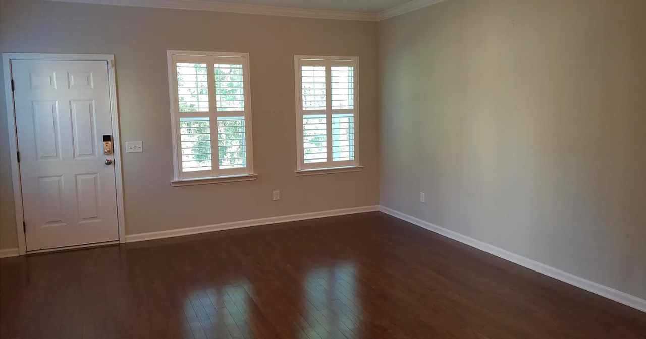 215 Bennett Ln - Photo 5 of 10