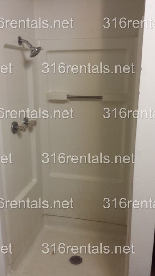 124 E Hirschler St - Photo 2 of 13