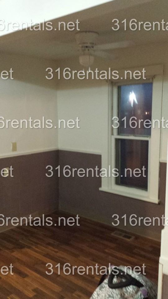 124 E Hirschler St - Photo 3 of 13