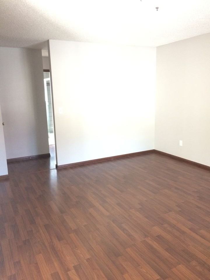 615 E 22nd St - Photo 3 of 12