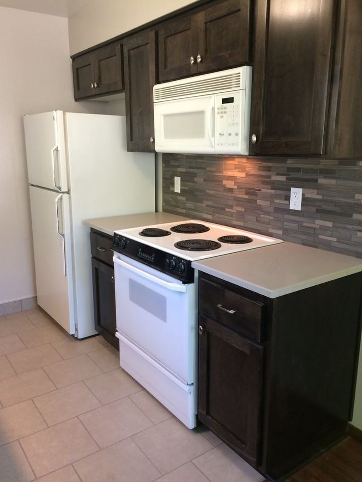 615 E 22nd St - Photo 7 of 12