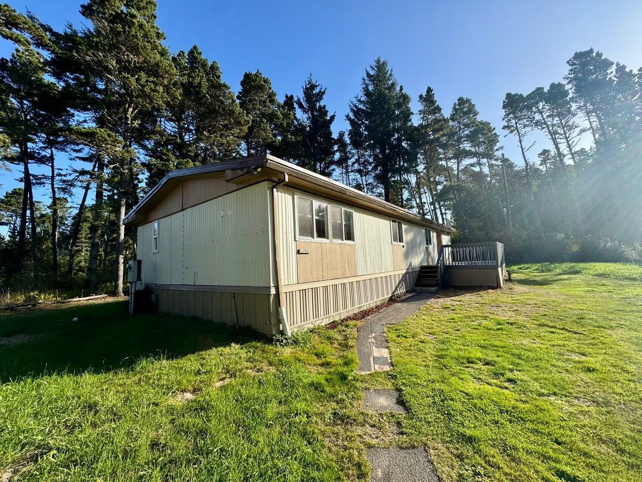 17401 Pacific Way - Photo 2 of 26