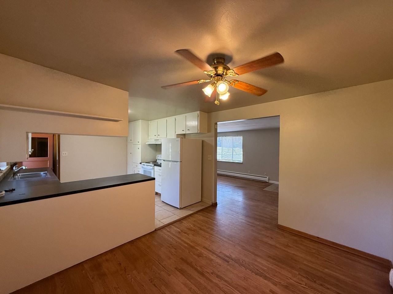 5396 S Lakeview St - Photo 5 of 30