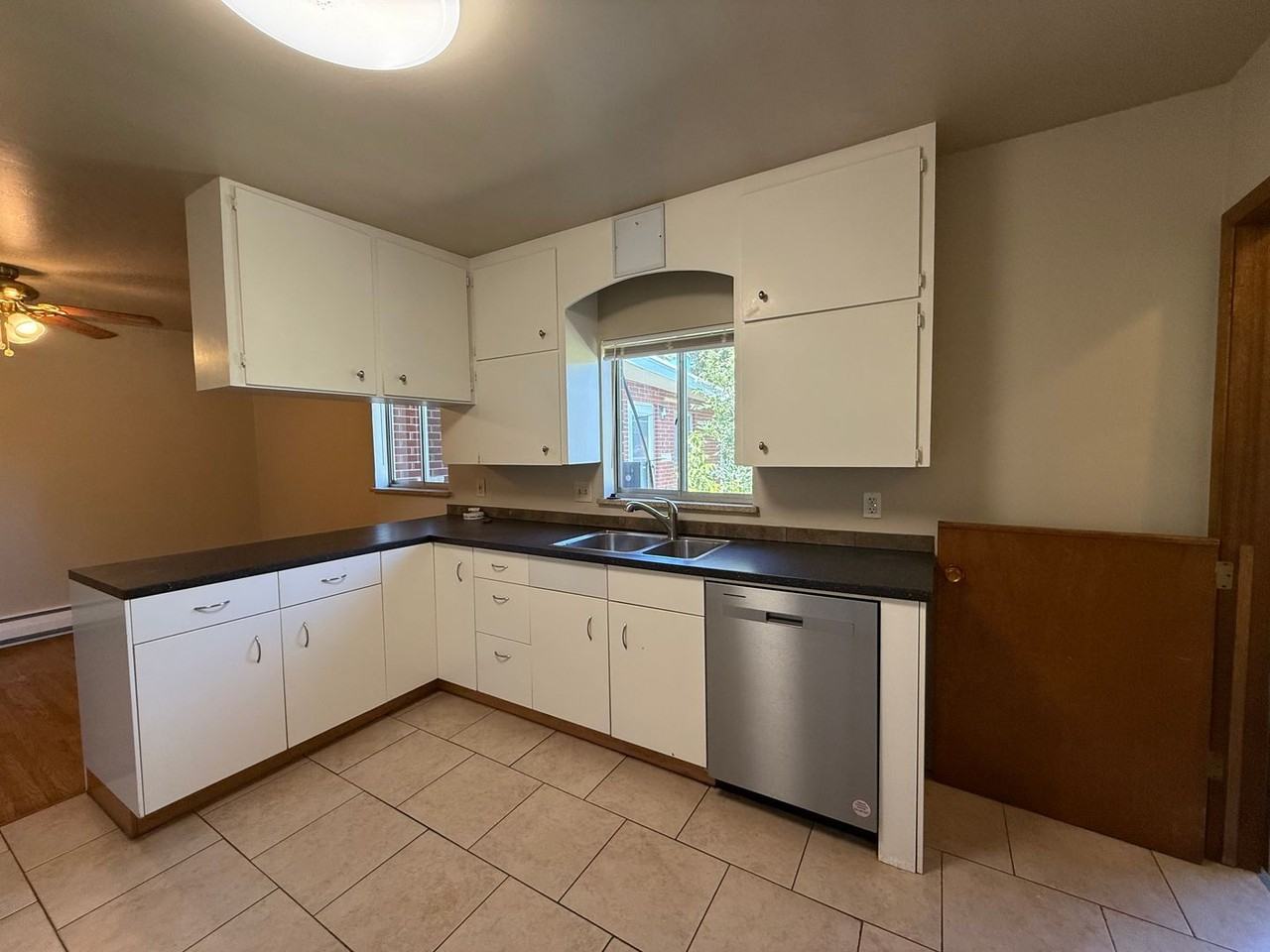 5396 S Lakeview St - Photo 6 of 30