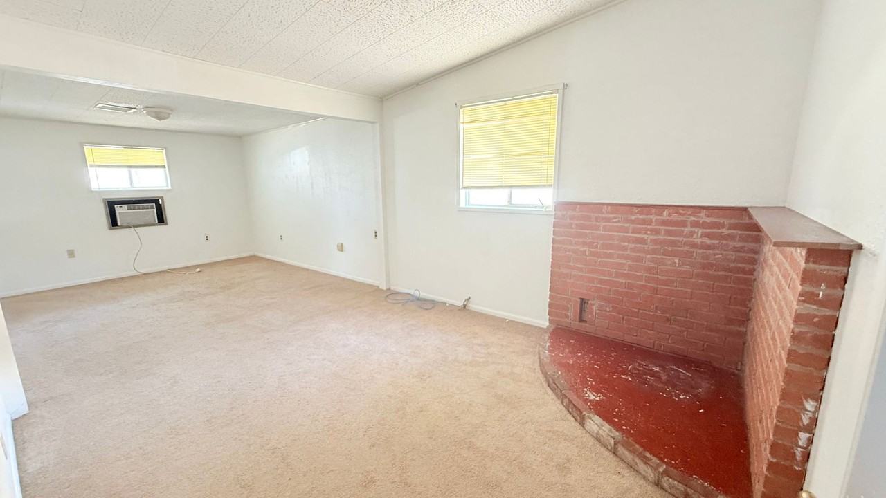 2209 Magnolia Dr - Photo 2 of 14