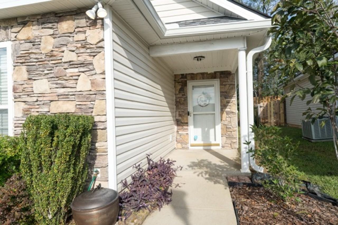 2049 Dundee Way - Photo 2 of 22