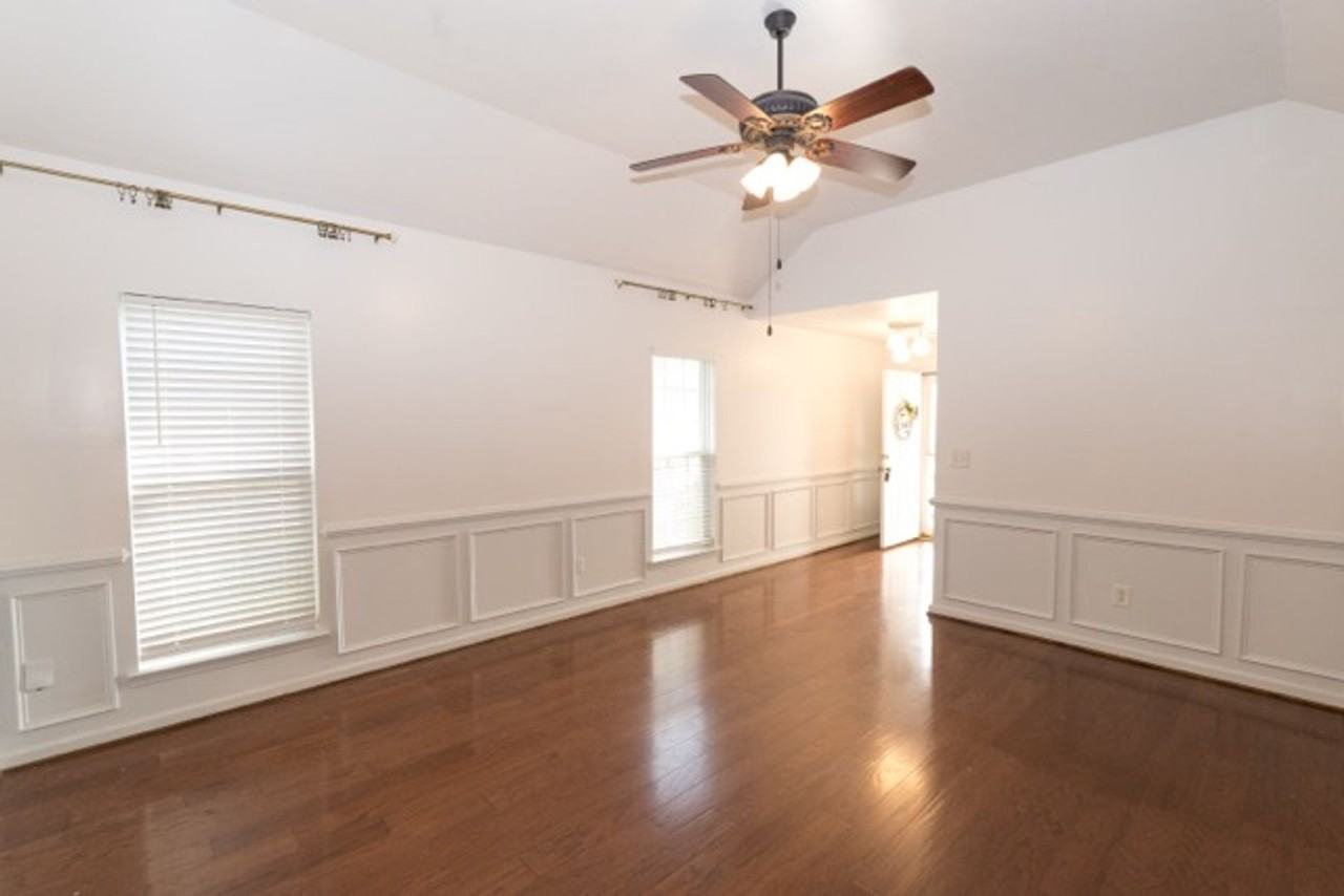 2049 Dundee Way - Photo 4 of 22