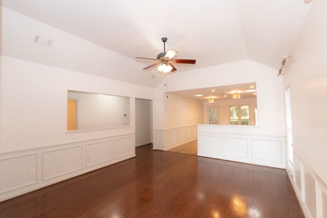 2049 Dundee Way - Photo 5 of 22