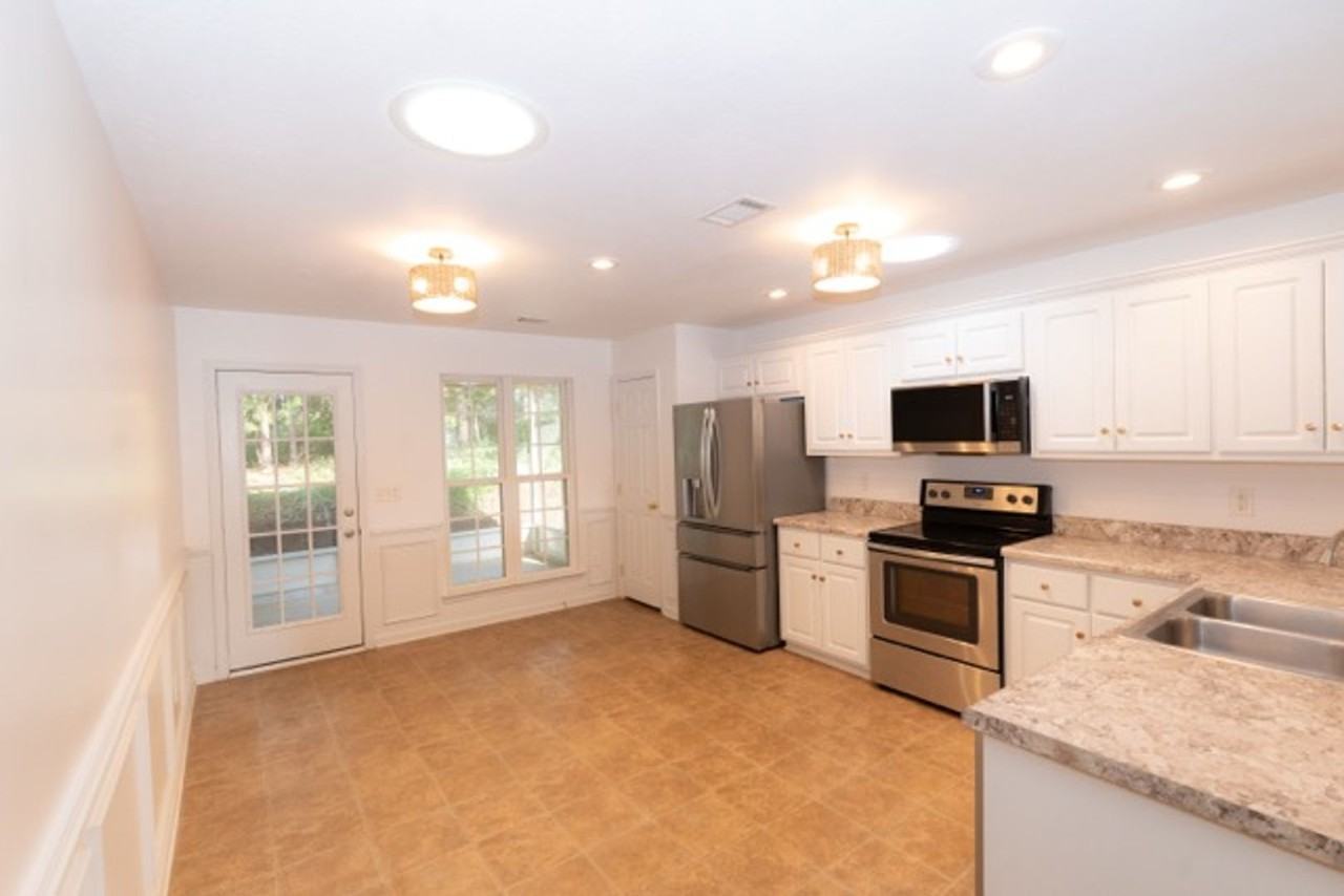 2049 Dundee Way - Photo 6 of 22