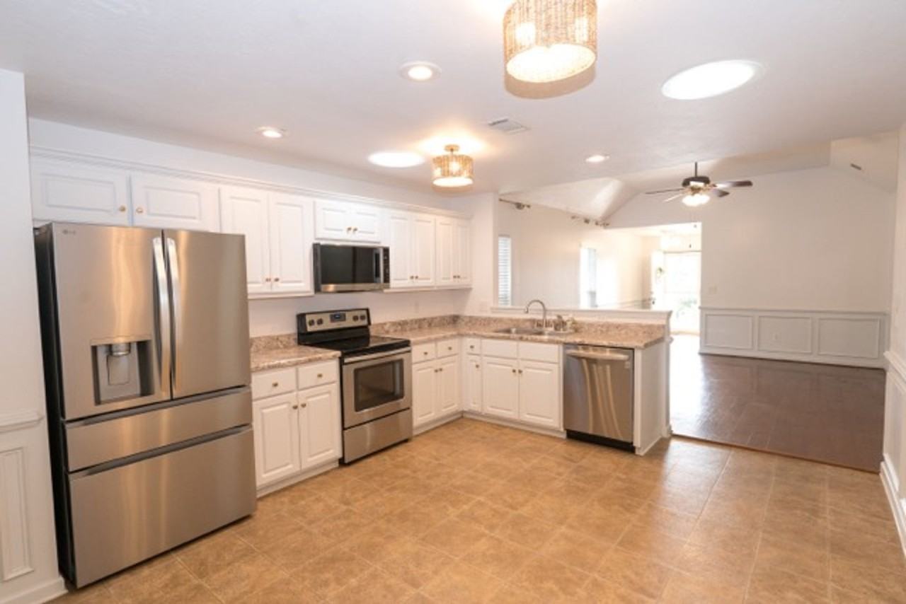 2049 Dundee Way - Photo 7 of 22