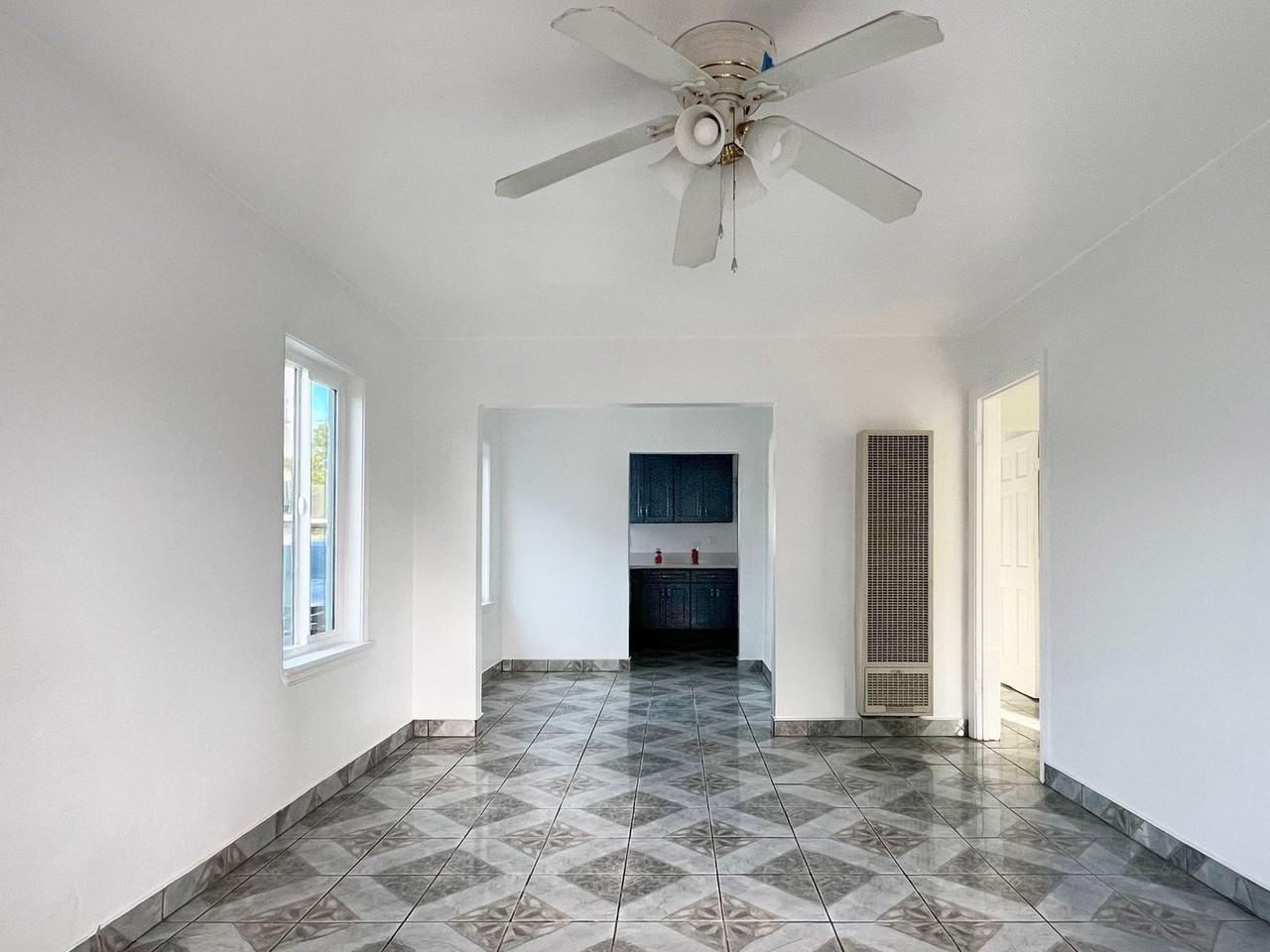 3030 Caspian Ave - Photo 2 of 13