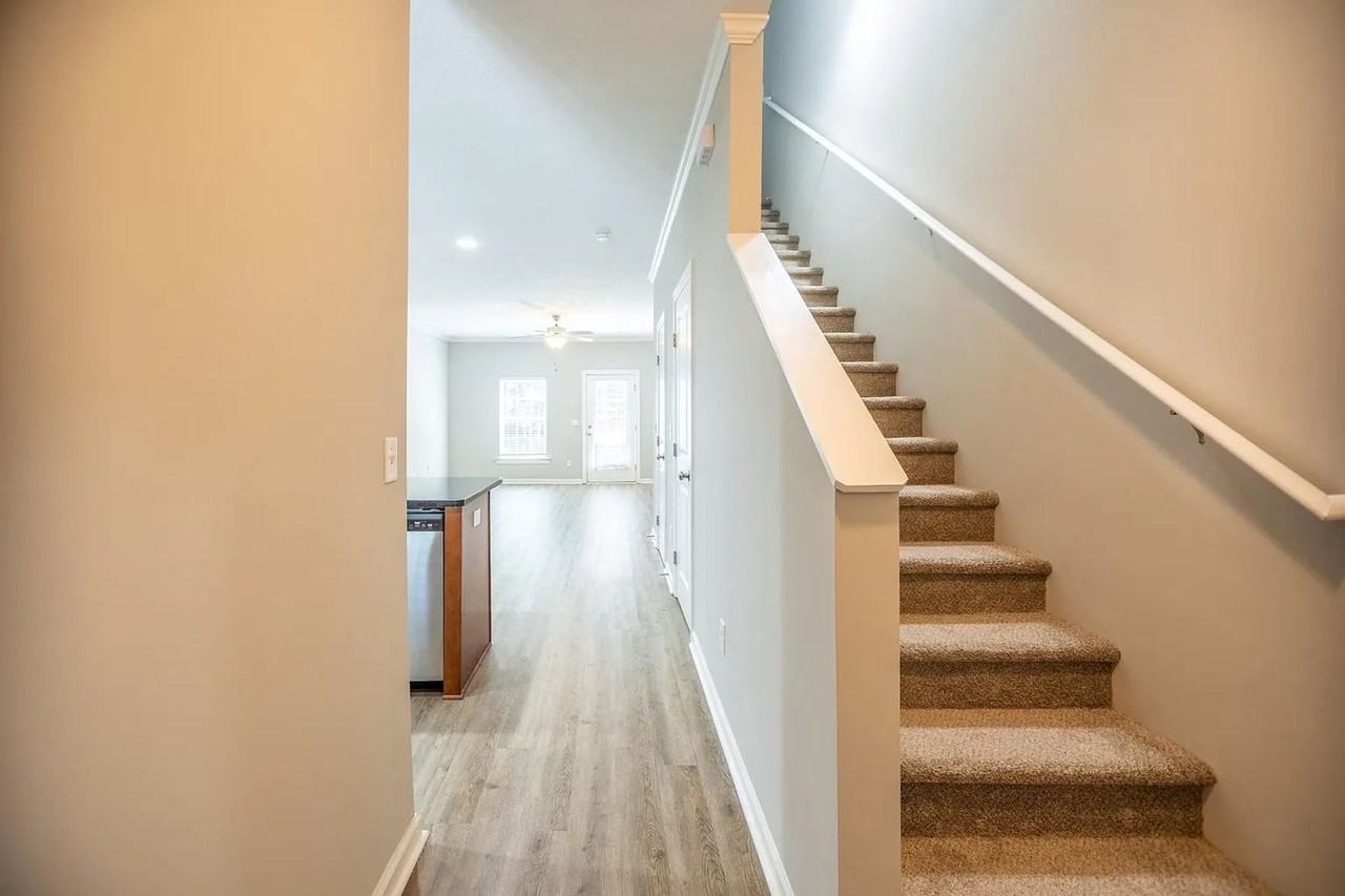 201 Adderman Dr - Photo 7 of 34