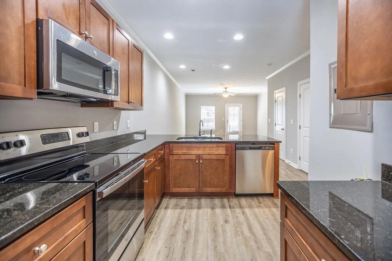 121 Point Pl - Photo 3 of 29