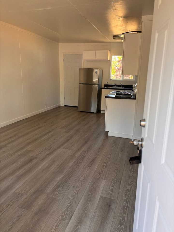 144 Onyx St - Photo 2 of 12