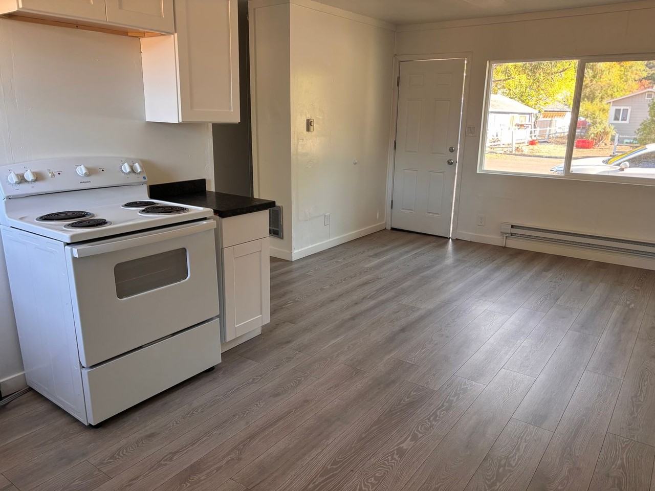 144 Onyx St - Photo 4 of 12